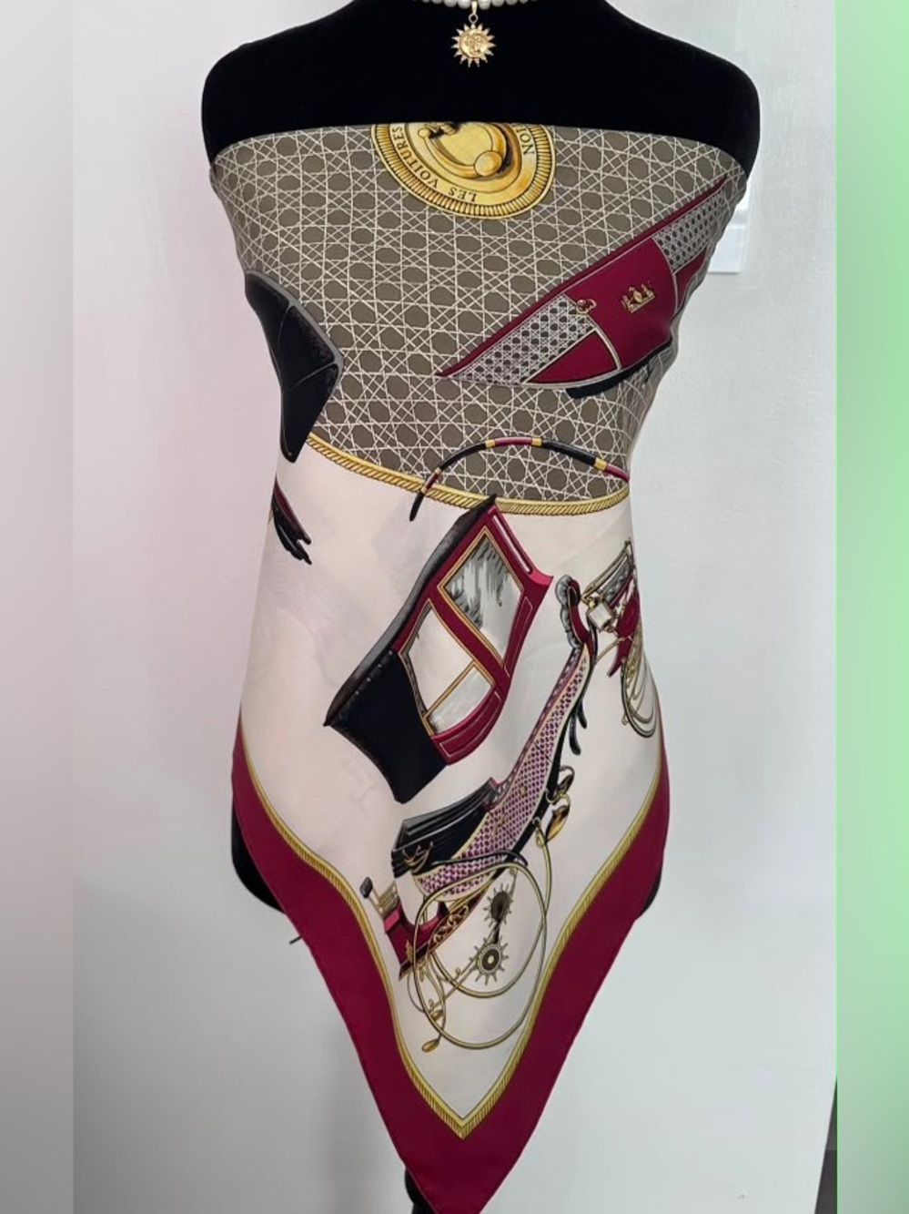 Hermes Silk Scarf Carré 90 Red White Hand Rolled Made in France - Picture 3 of 9